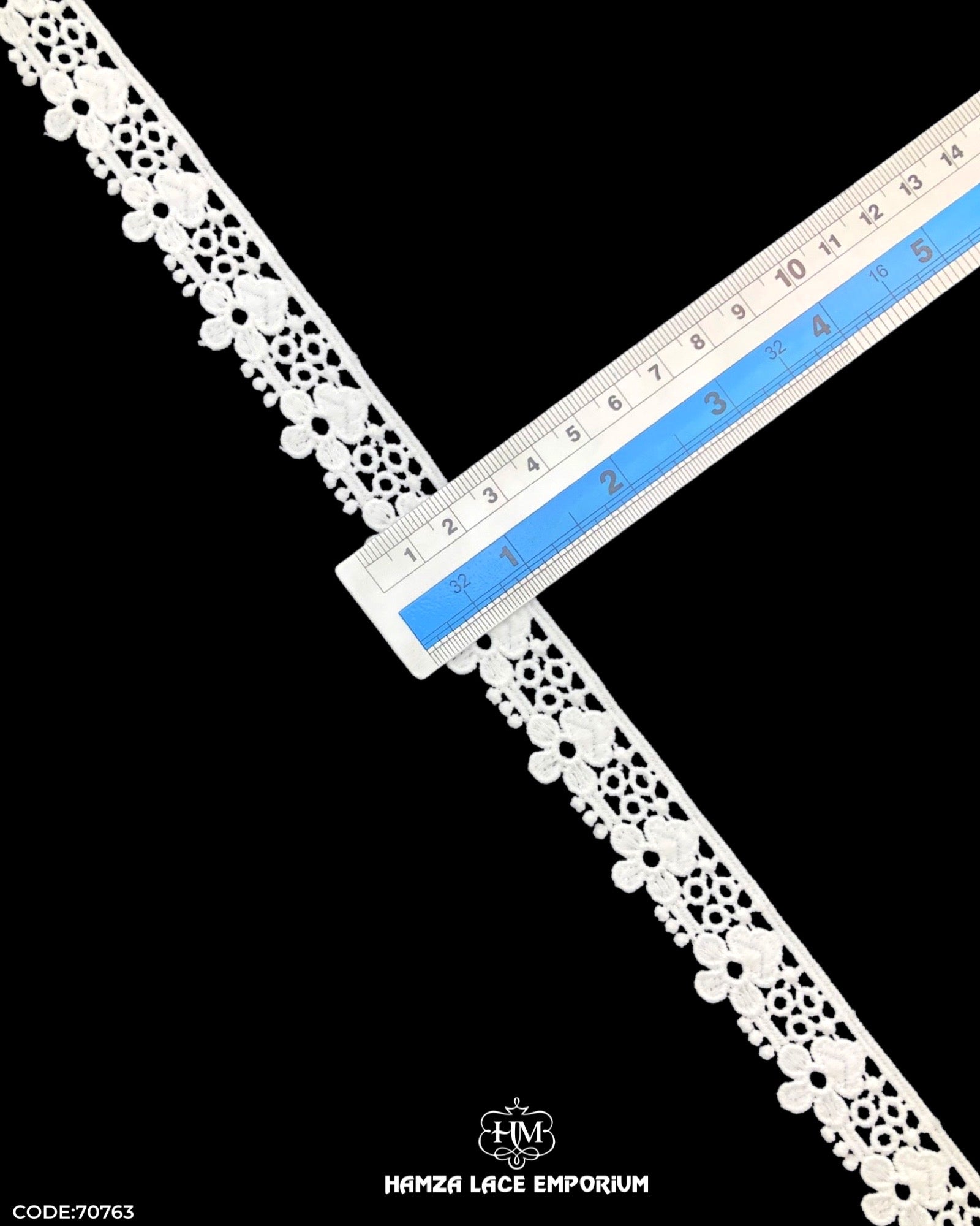 Size of the 'Edging Flower Lace 70763' is shown as '0.75' inches with the help of a ruler