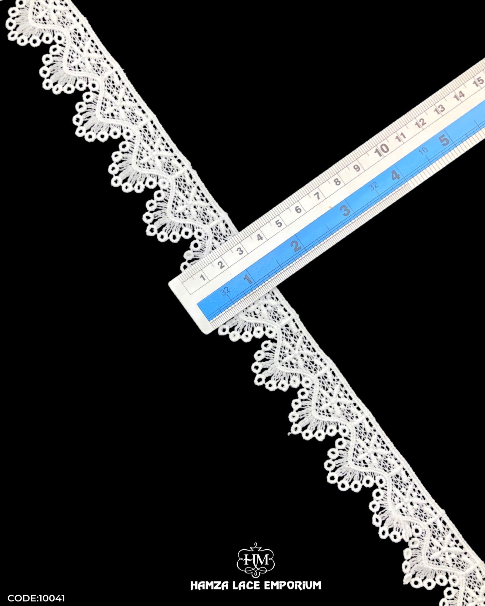 Size of the 'Edging Scallop Lace 10041' is shown as '1.25' inches with the help of a ruler
