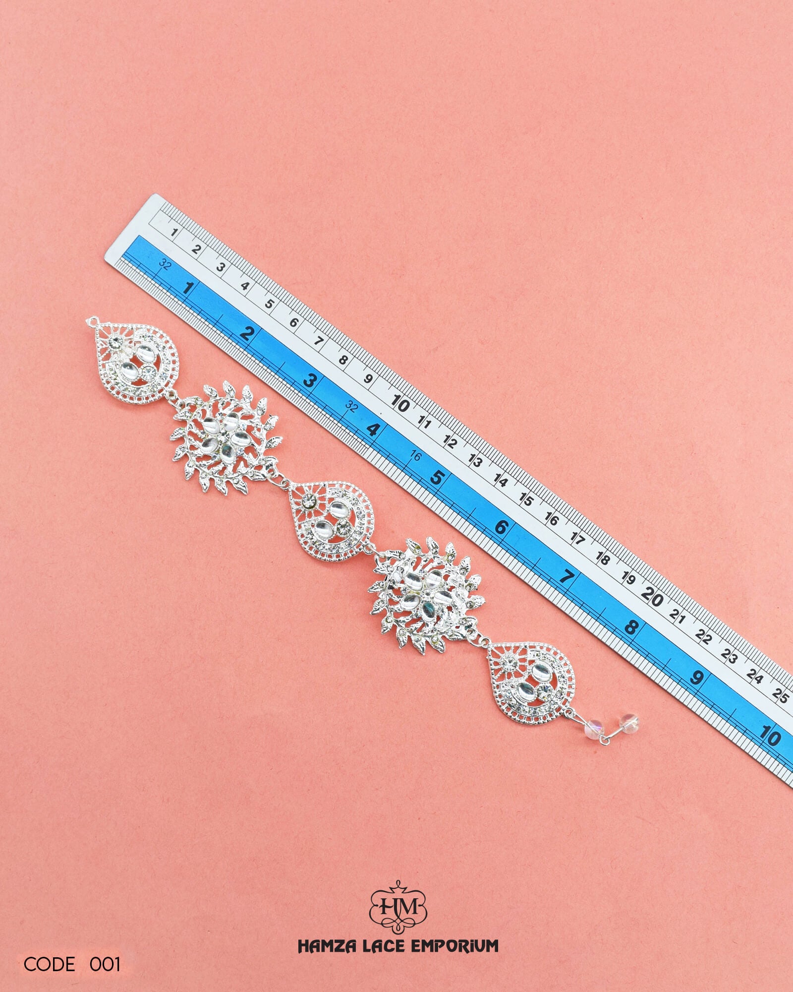 The 'Button Patti 001' size is showcased using a ruler for precise measurement.