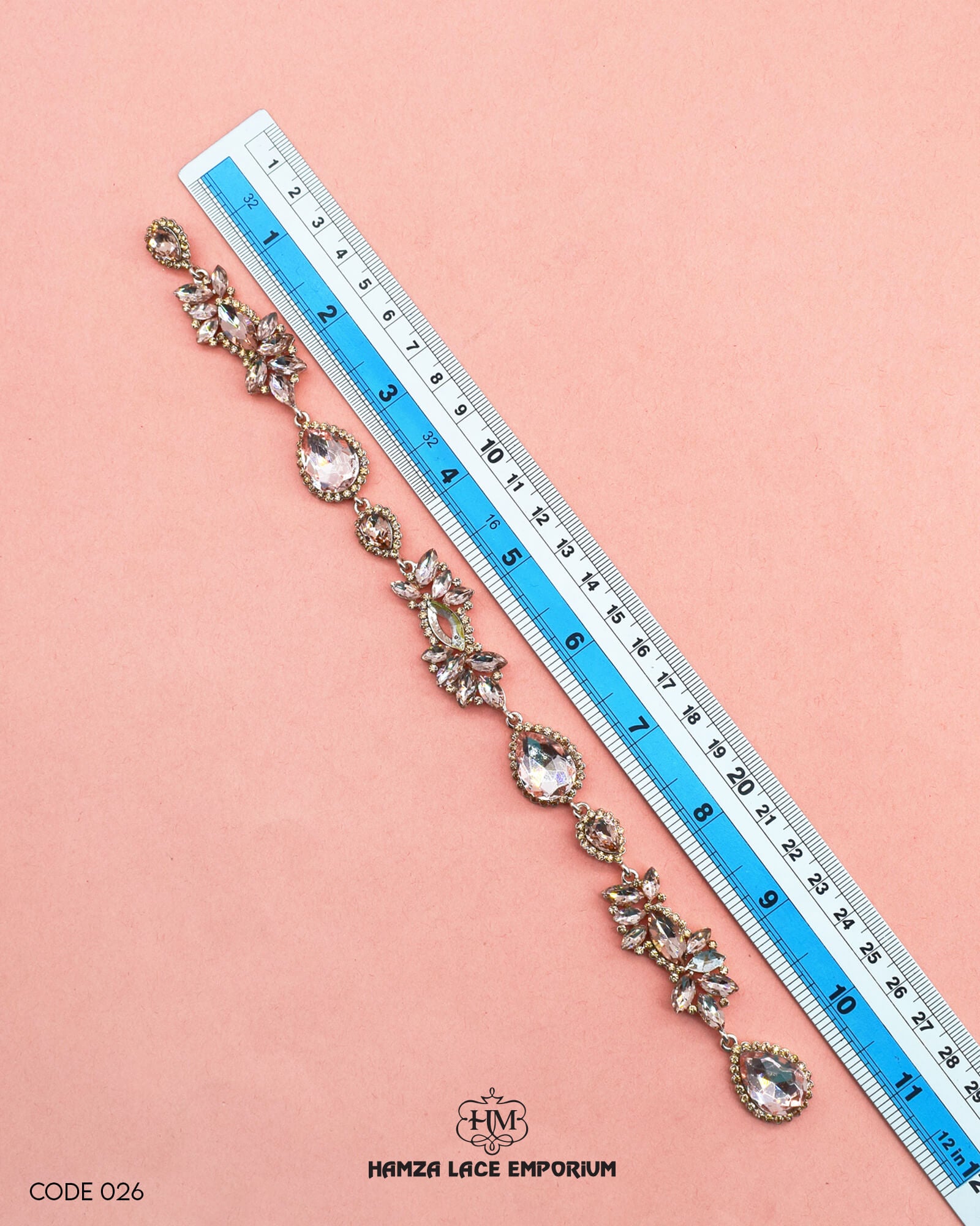 The 'Button Patti 026' size is showcased using a ruler for precise measurement.