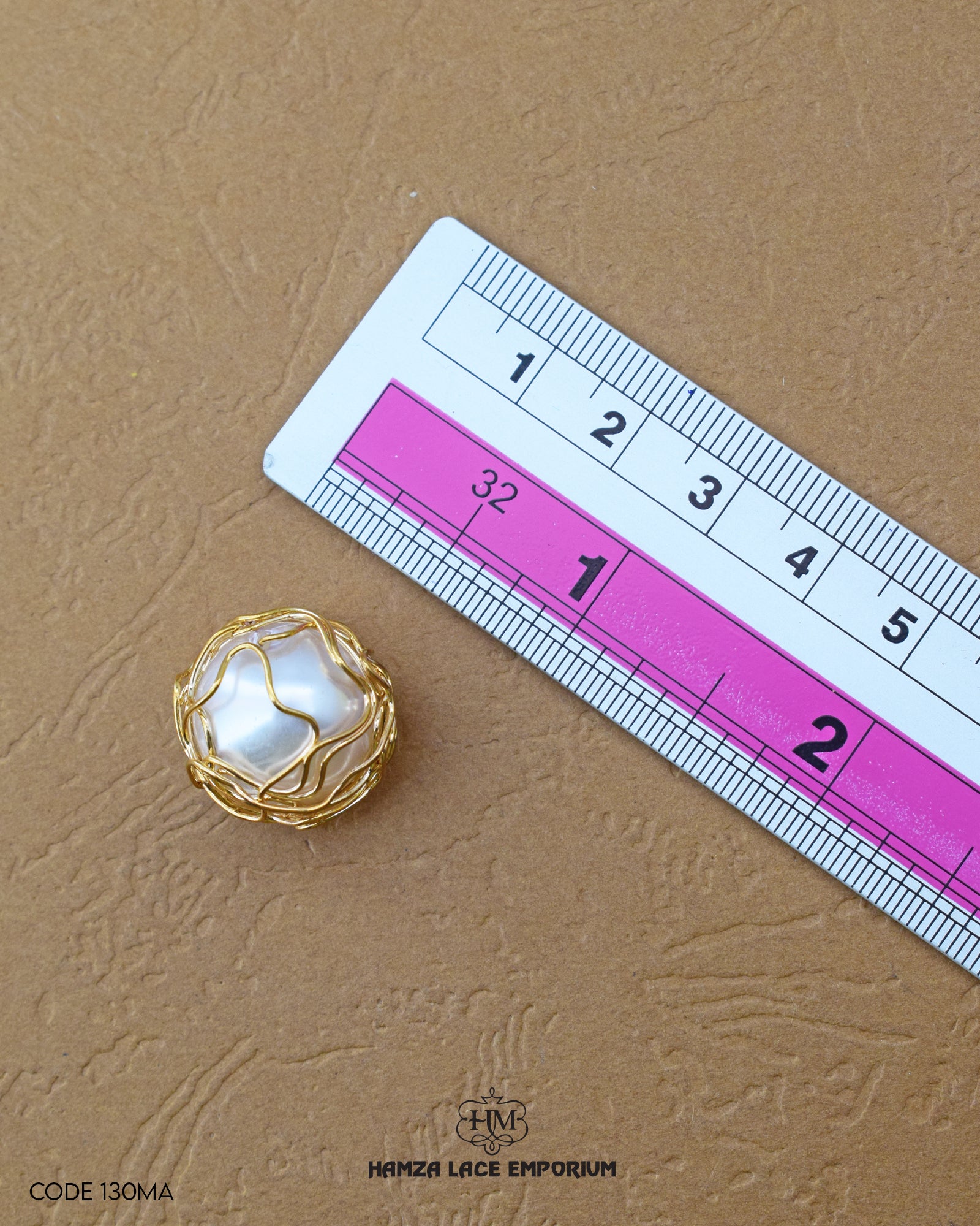 The size of the 'Pearl Design Metal Accessory MA130' is indicated using a ruler.