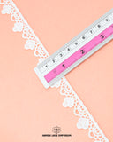 Size of the 'Edging Flower Lace 16182' is shown as '0.75' inches with the help of a ruler