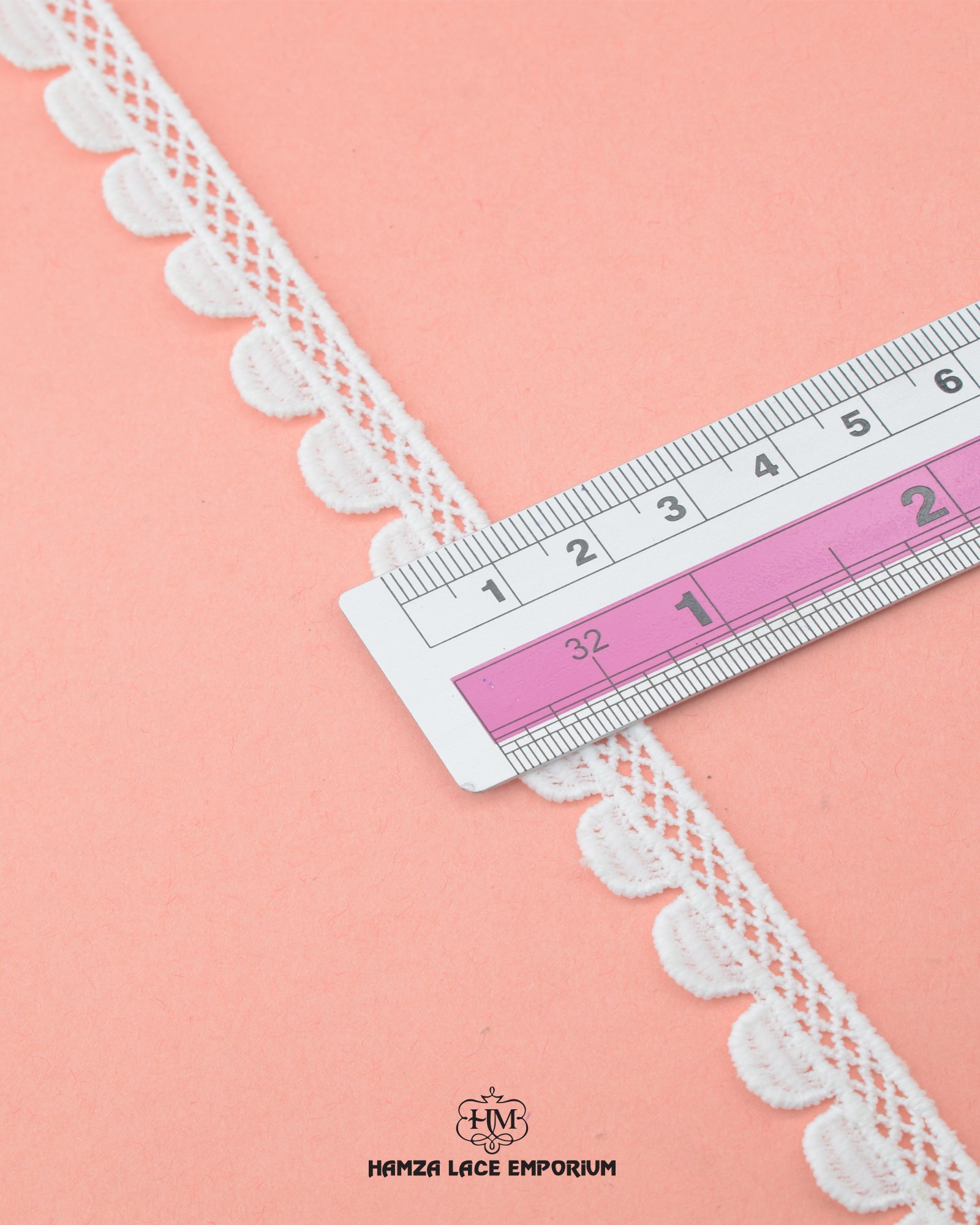 Size of the 'Edging Loop Lace 16808' is shown as '0.5' inches with the help of a ruler