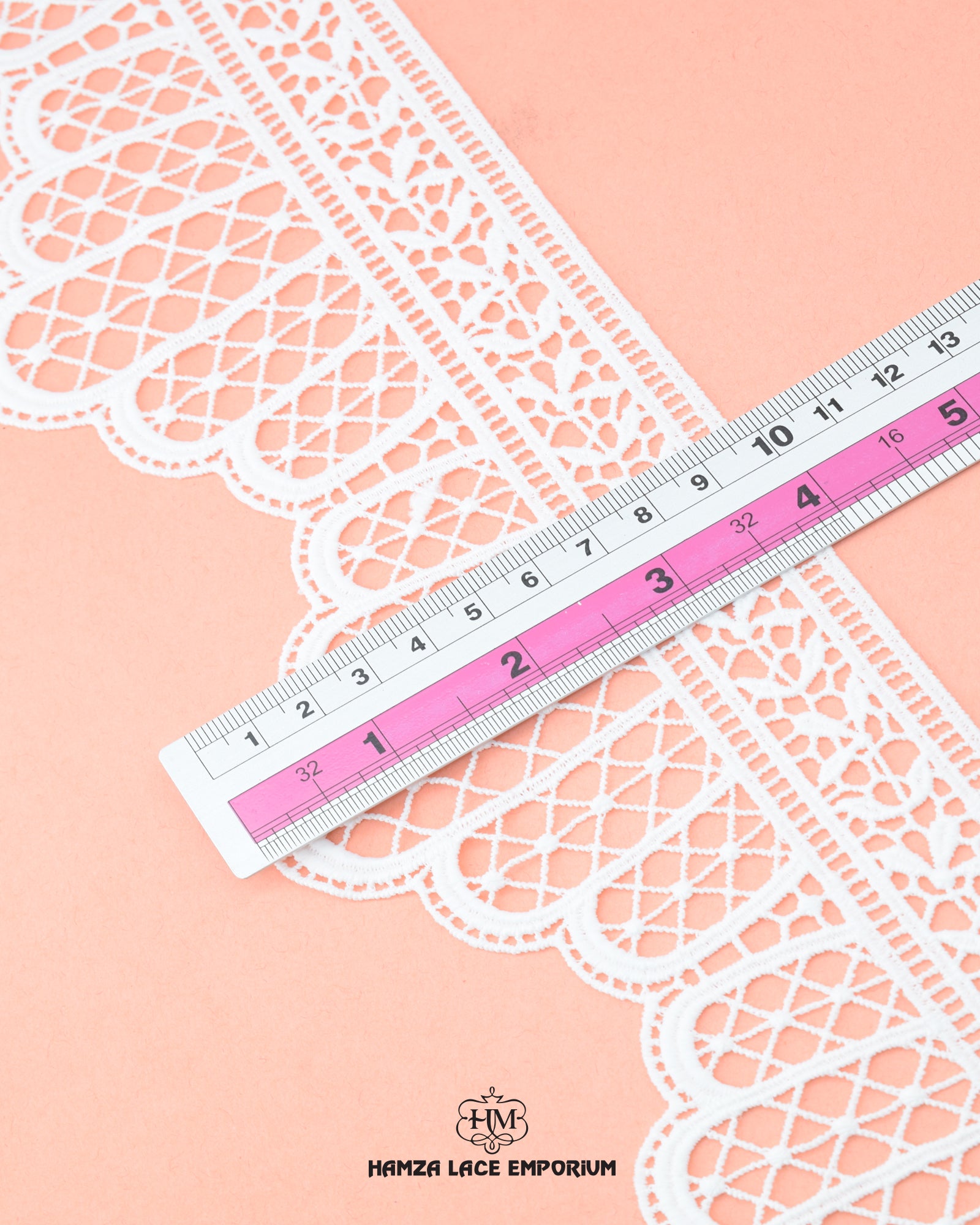 Size of the 'Edging Loop Lace 17224' is shown as '4' inches with the help of a ruler