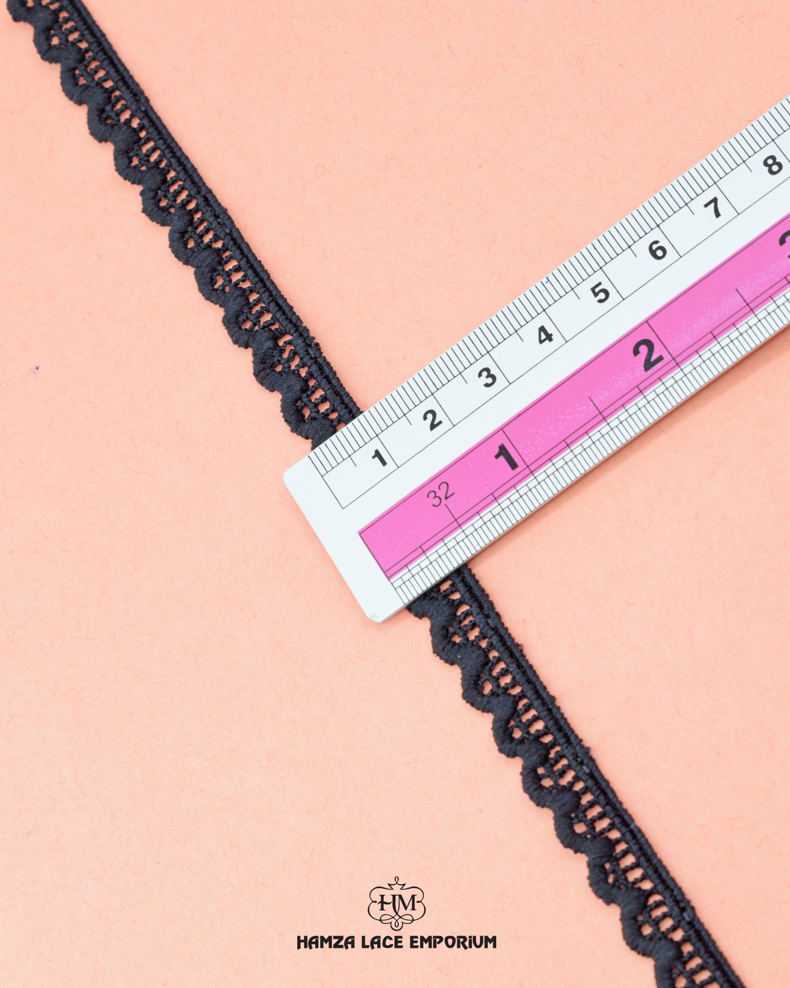 A ruler is on the 'Edging Lace 17578' measuring its size as 0.5 inches