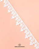 The white color Product 'Edging Flower Lace 17884' is shown