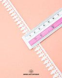 Size of the 'Edging Lace 18386' is shown as '0.5' inches with the help of a ruler