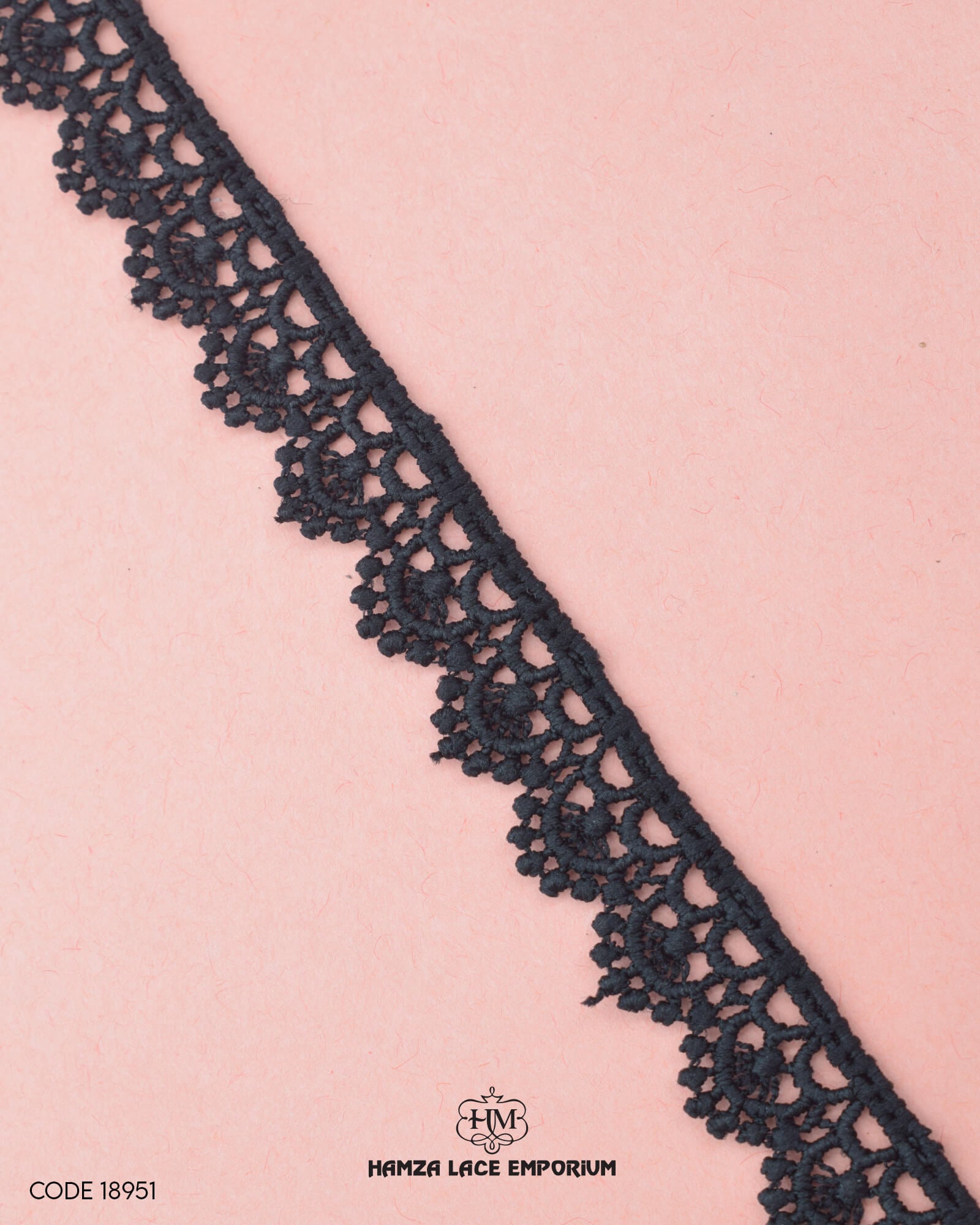 'Edging Scallop Lace 18951' with the 'Hamza Lace' sign at the bottom