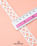 With the help of a ruler, the size of the 'Two Side Border Criss Cross Lace 20895' is  given as 0.75 Inches