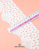 Size of the 'Edging Lace 21662' is shown as '3.75' inches with the help of a ruler