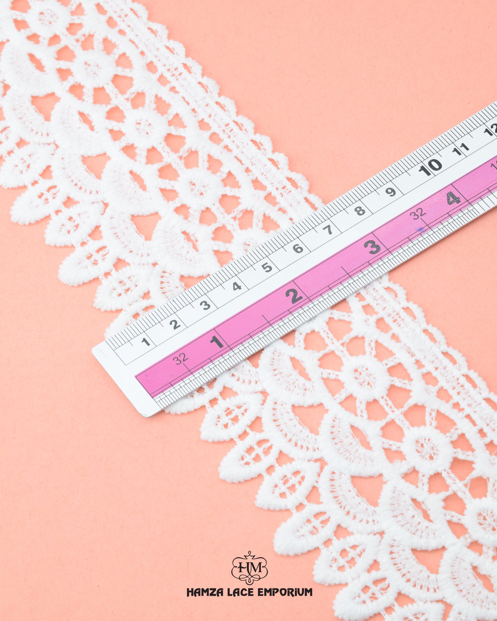 Size of the 'Edging Lace 21743' is shown as '3' inches with the help of a ruler