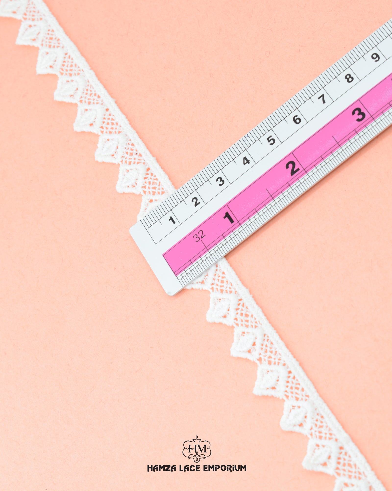 Size of the 'Edging Lace 22396' is given as 0.5 inches with the help of a ruler