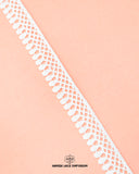 Zoomed view of the white 'Edging Loop Lace 22629'