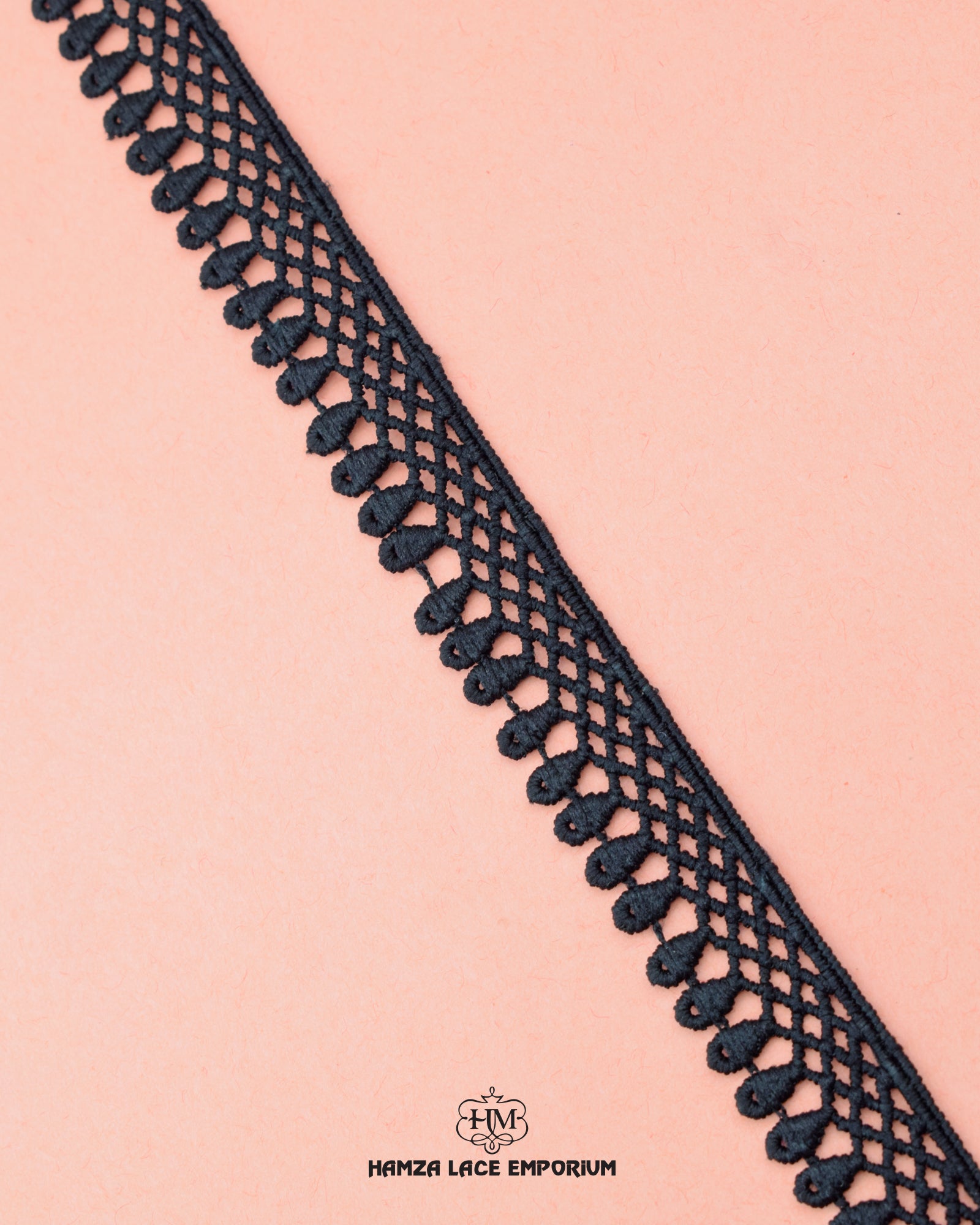 Zoomed view of the black 'Edging Loop Lace 22629'