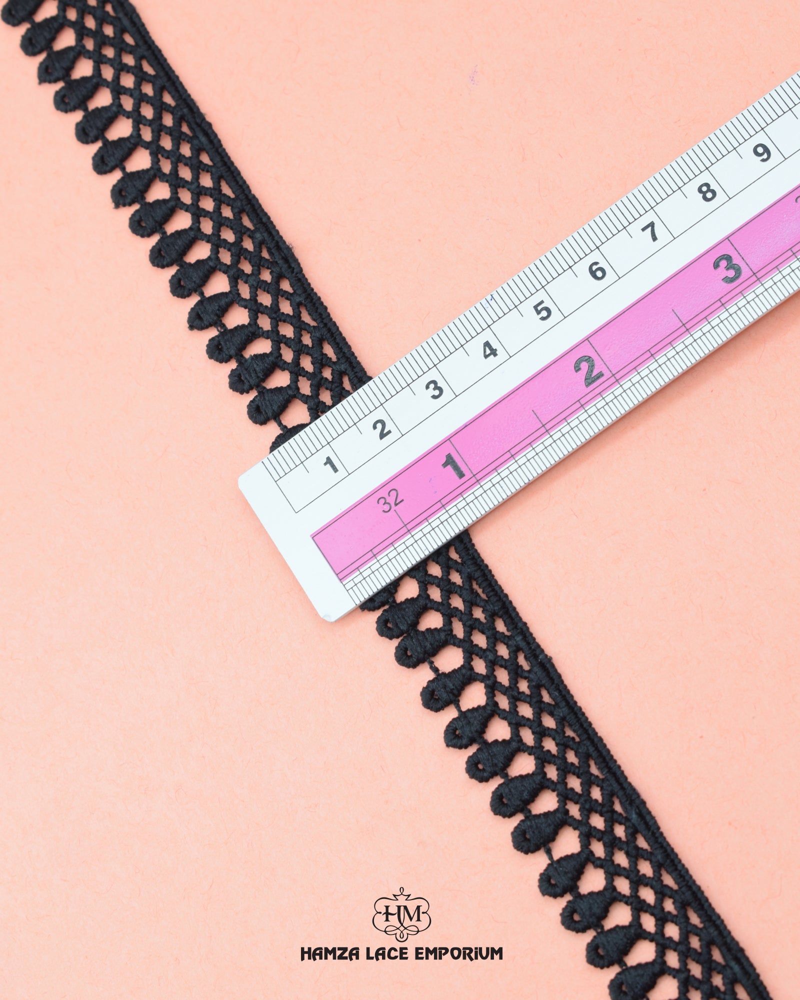 Using a scale, the size of 'Edging Loop Lace 22629' is shown