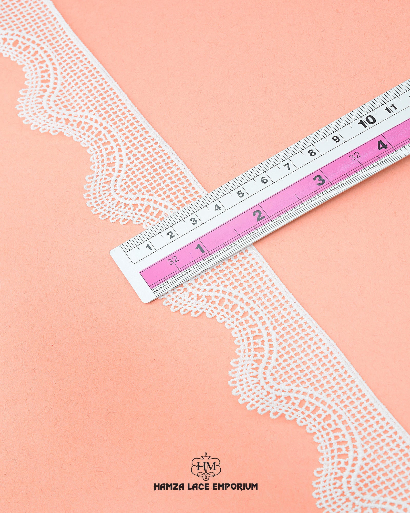 Size of the 'Edging Scallop Lace 22855' is shown as '1.25' inches with the help of a ruler