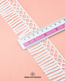 Size of the 'Jhaalar lace with border 22862' is shown as '2' inches with the help of a ruler