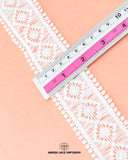 The size of the 'Center Filling Lace 22918' is predicted with a ruler