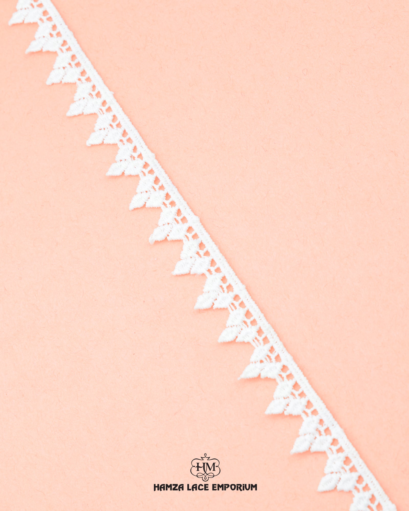 Zoomed view of the white 'Edging Samosa Lace 22969'