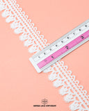 Size of the 'Edging Lace 22974' is shown as '0.5' inches with the help of a ruler