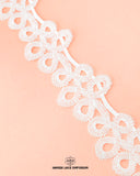 Zoomed view of the white color 'Center Scallop Lace 22980'