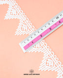 Size of the 'Edging Samosa Lace 23061' is shown as '2' inches with the help of a ruler