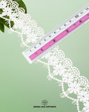The size of the 'Edging Lace 23070' is given with the help of a ruler.