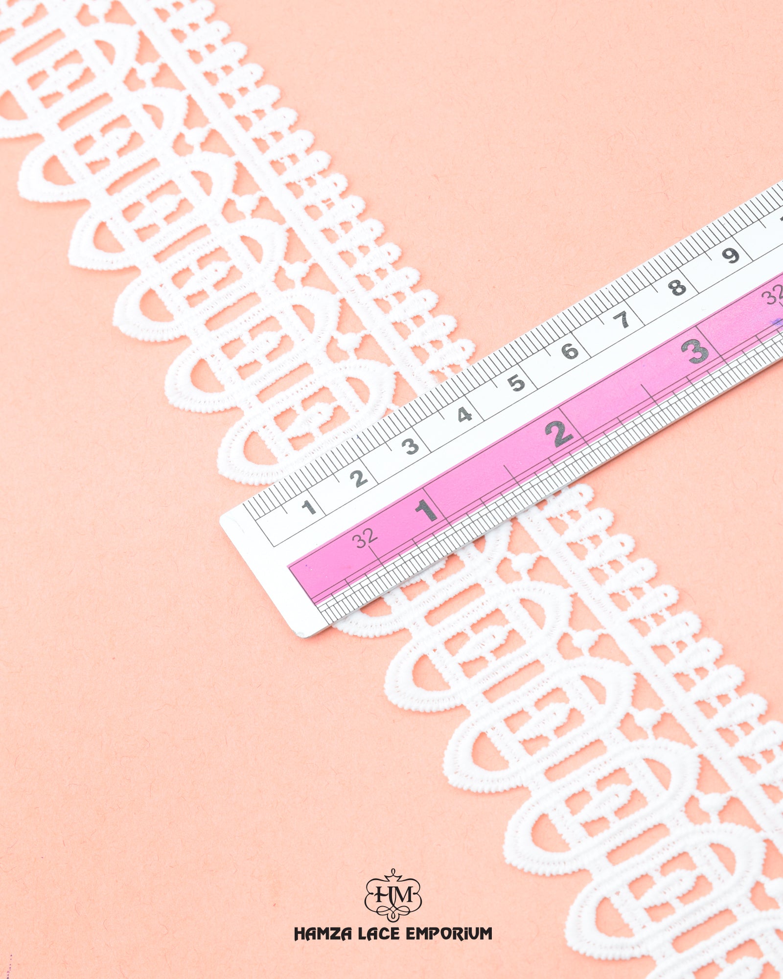 Size of the 'Edging Loop Lace 23112' is shown as '1' inches with the help of a ruler