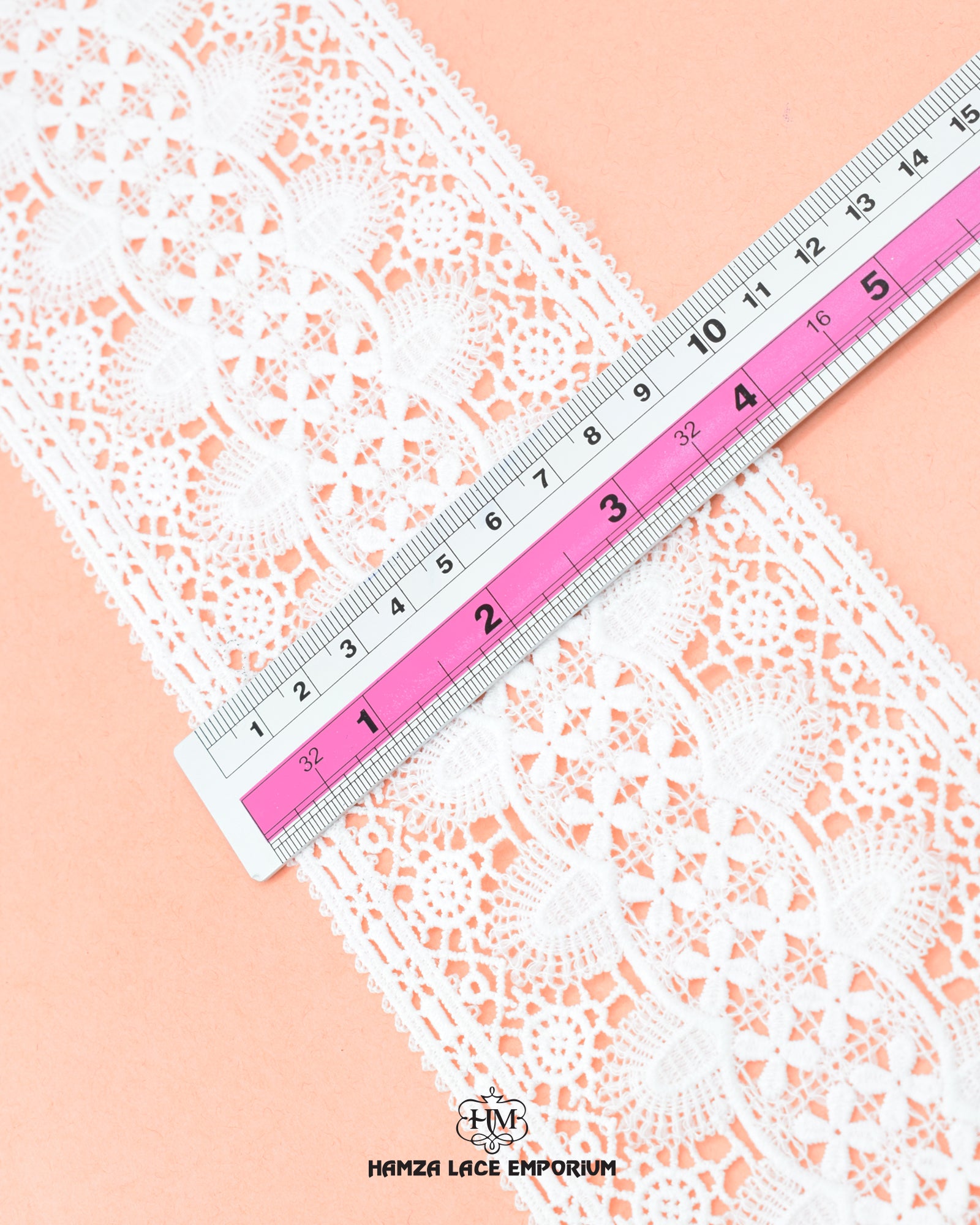 The size of the 'Center Feeling Lace 23163' is given with the help of a ruler.