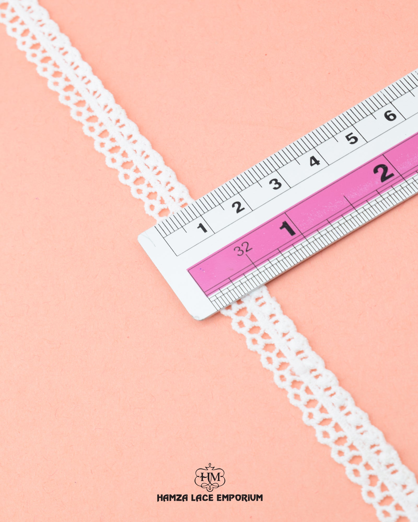 Size of the 'Edging Lace 23207' is shown as '0.5' inch with the help of a ruler