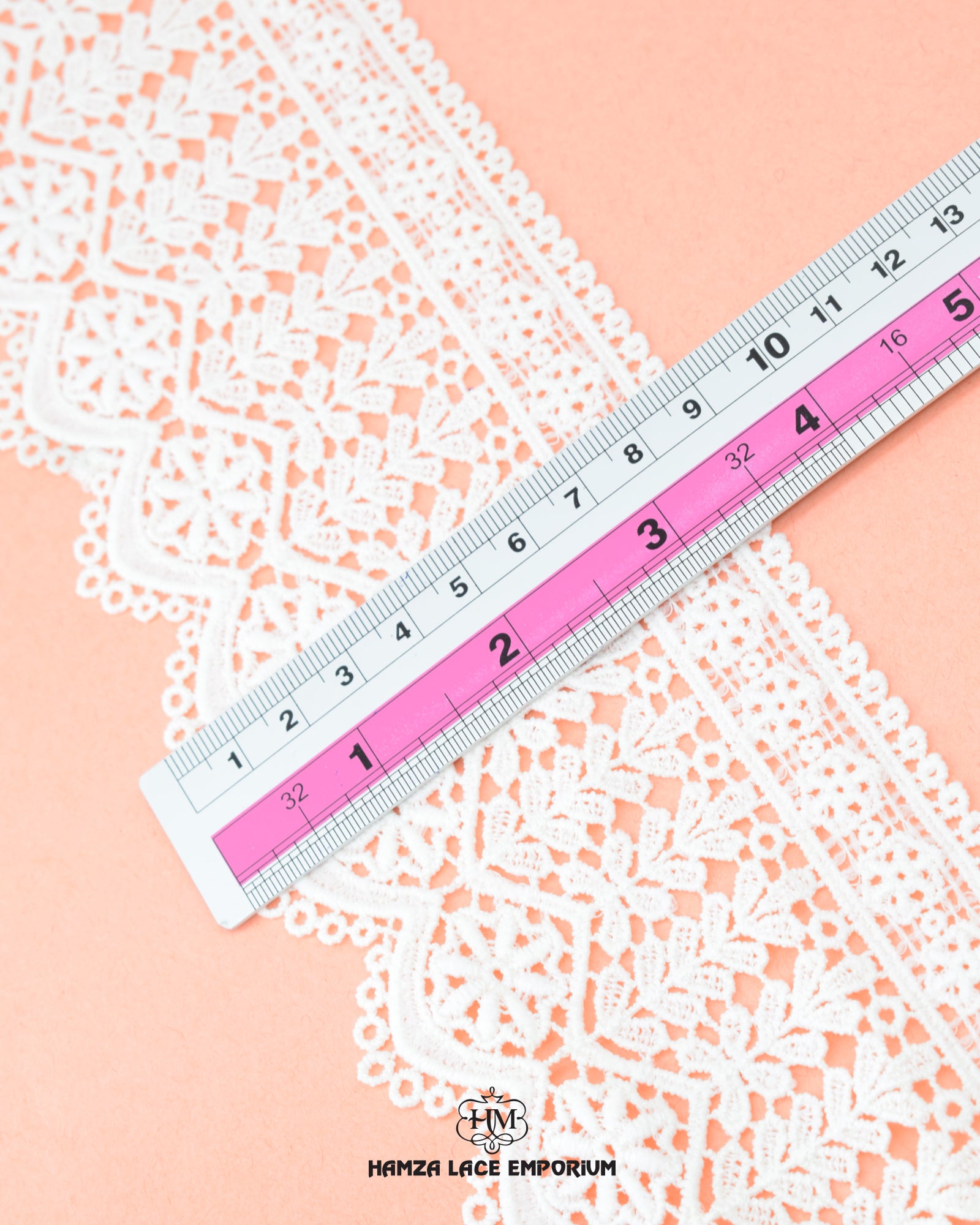 The size of the 'Edging Flower Lace 23251' is given with the help of a ruler.