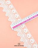 Size of the 'Edging Scallop Lace 23258' is shown as '2.5' inches with the help of a ruler