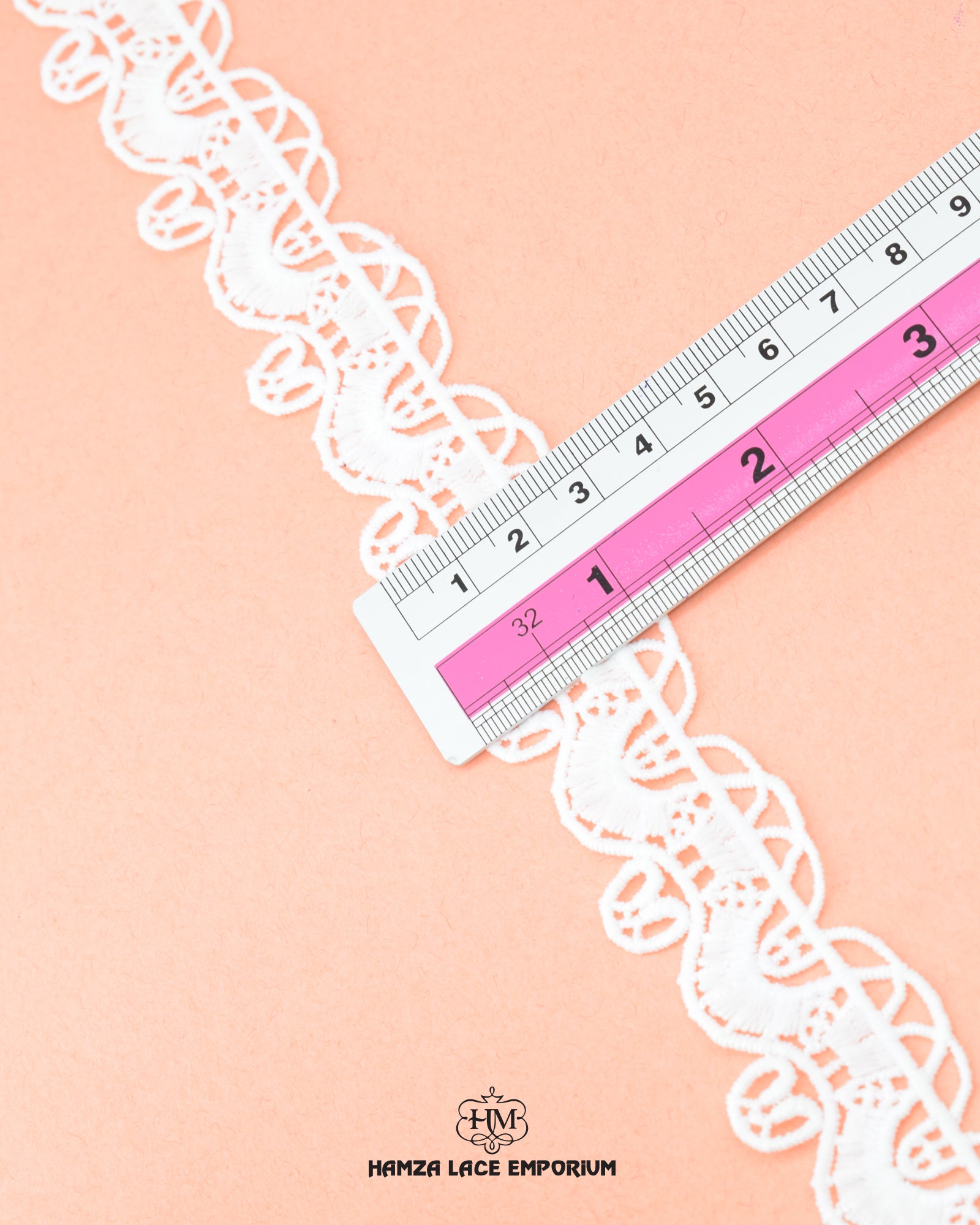Size of the 'Edging Scallop Lace 23278' is shown as '1.25' inches with the help of a ruler