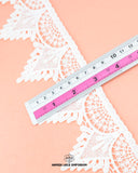 Size of the 'Edging Leef Lace 23326' is given as 3 inches with the help of a ruler