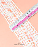 Size of the 'Center Filling Lace 23333' is shown as '2.5' inches with the help of a ruler