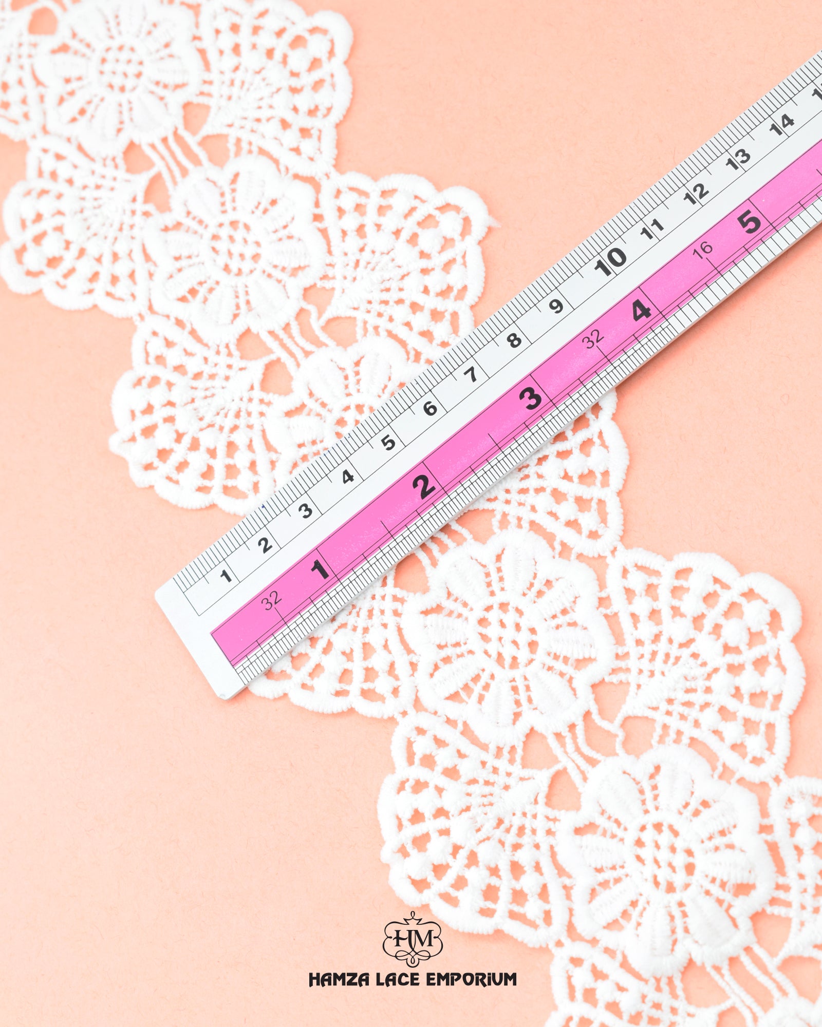 Using a scale, the size of the 'Center Filling Lace 23399' is shown