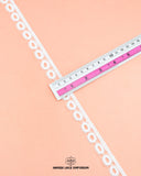 Using a scale, the size of 'Edging Ring Lace 23470' is shown