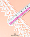 Size of the 'Edging Flower Lace 23599' is shown as '2.5' inches with the help of a ruler