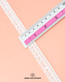 Size of the 'Edging Loop Lace 23601' is shown as '0.75' inches with the help of a ruler
