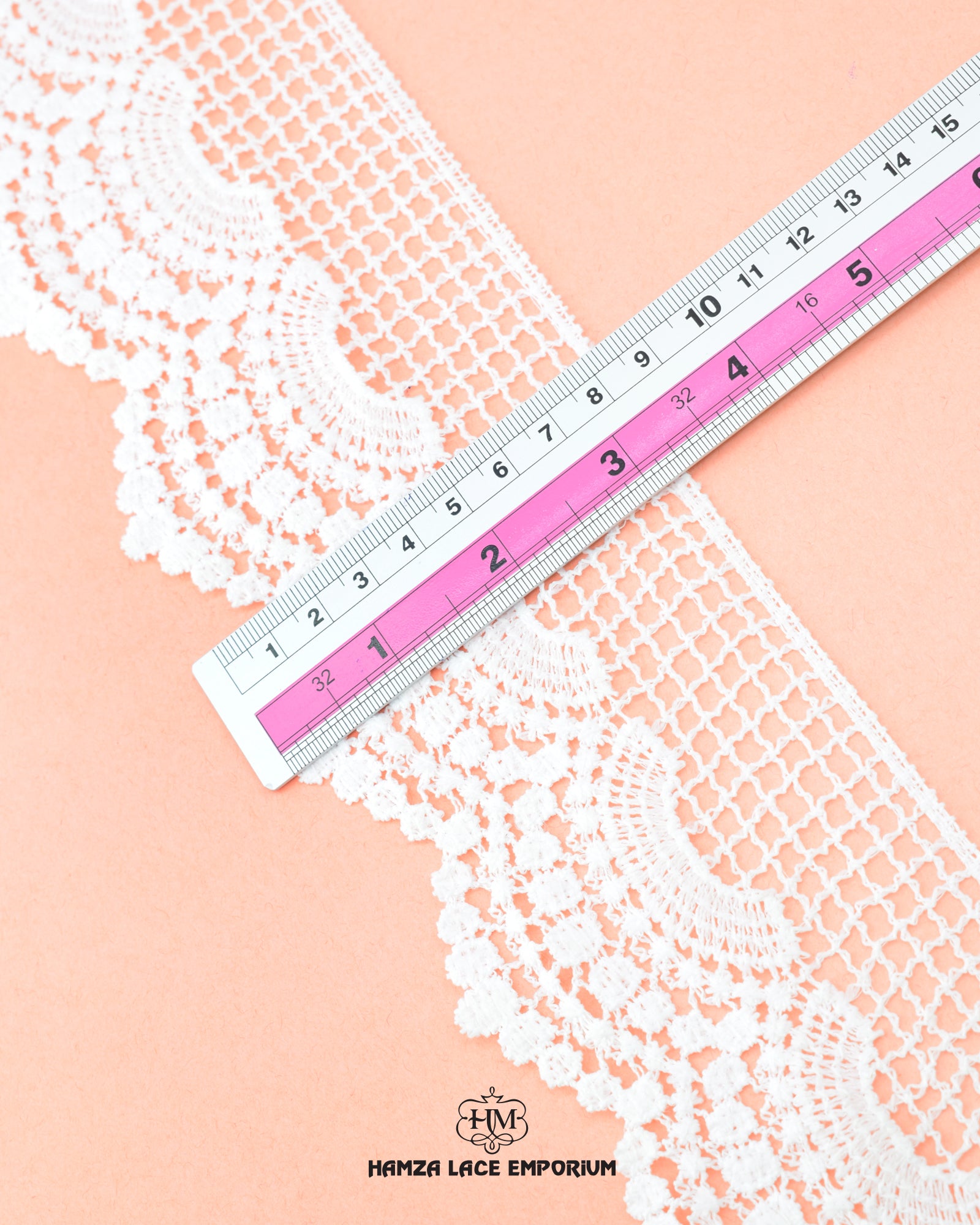 Using a scale, the size of 'Edging Scallop Lace 23609' is shown