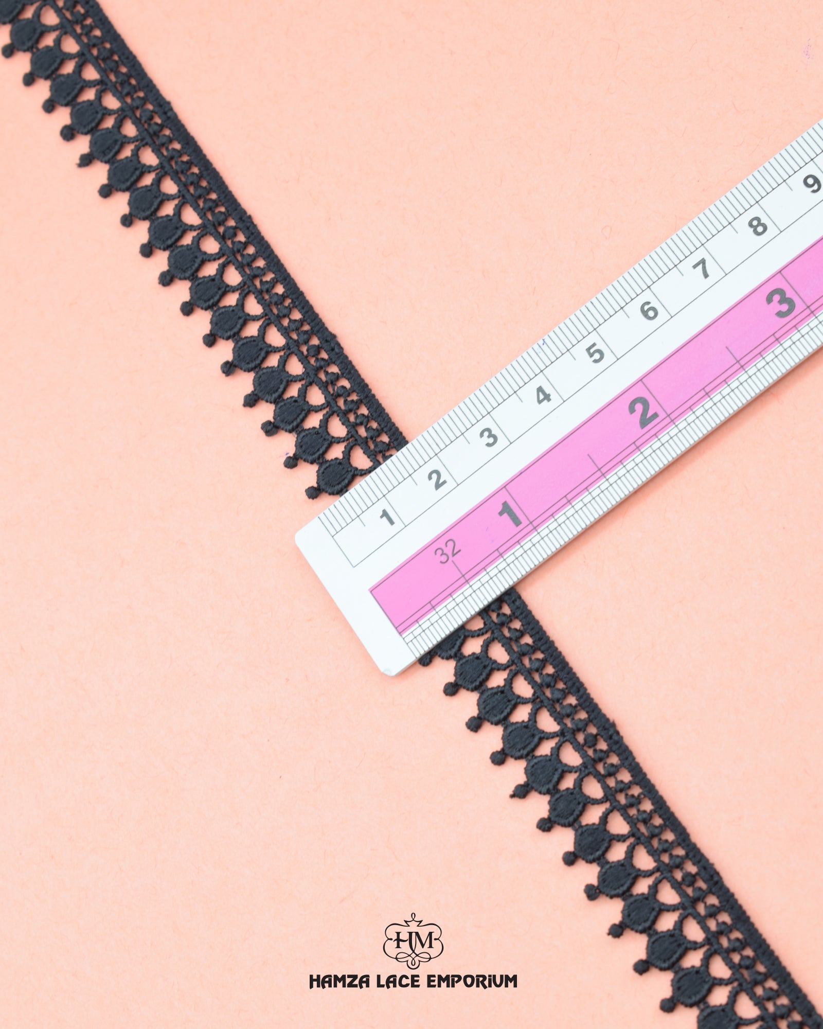 0.75 inches size of the 'Edging Loop Lace 21962' is given with the help of a scale