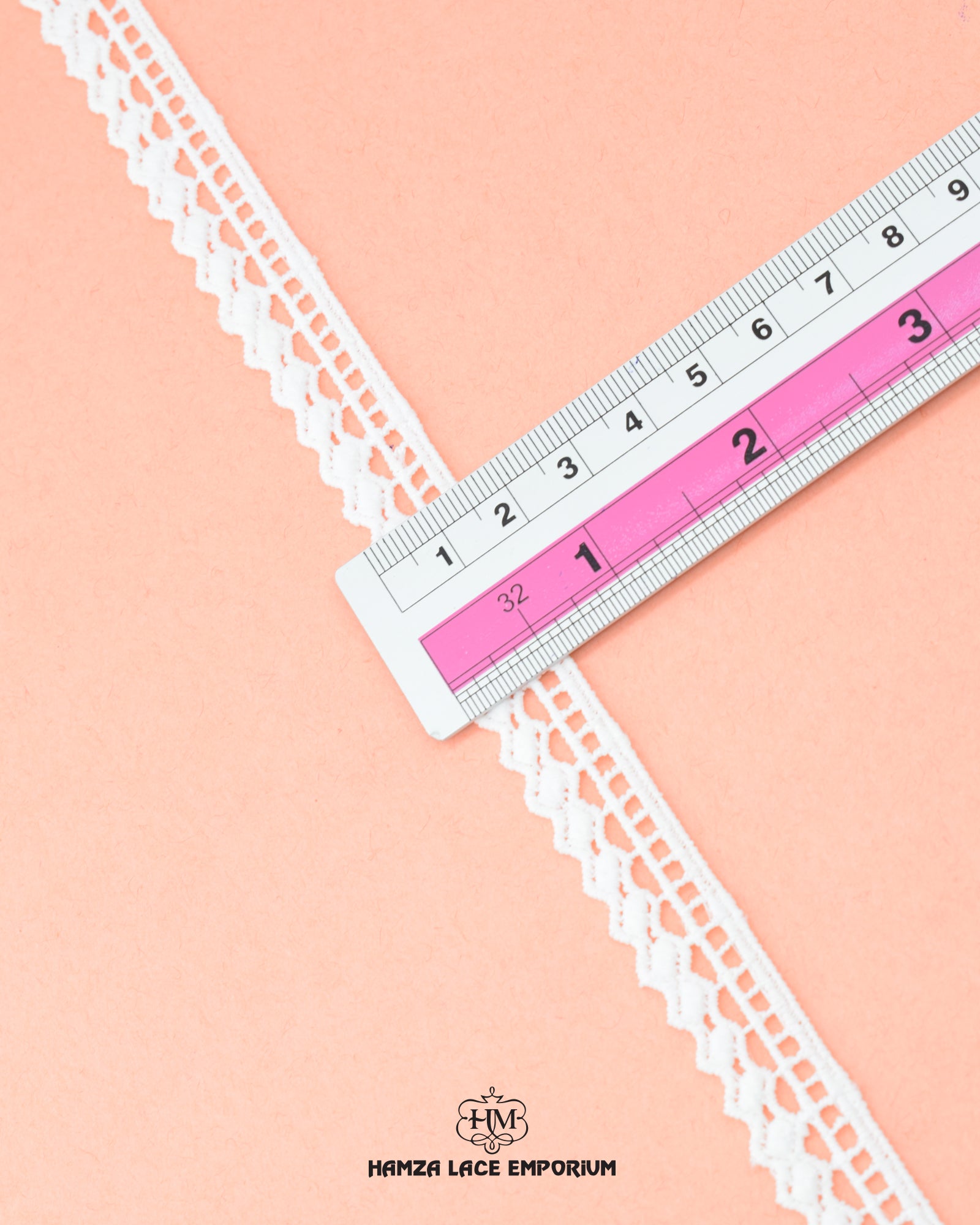 Size of the 'Edging Lace 2439' is shown as '0.5' inches with the help of a ruler