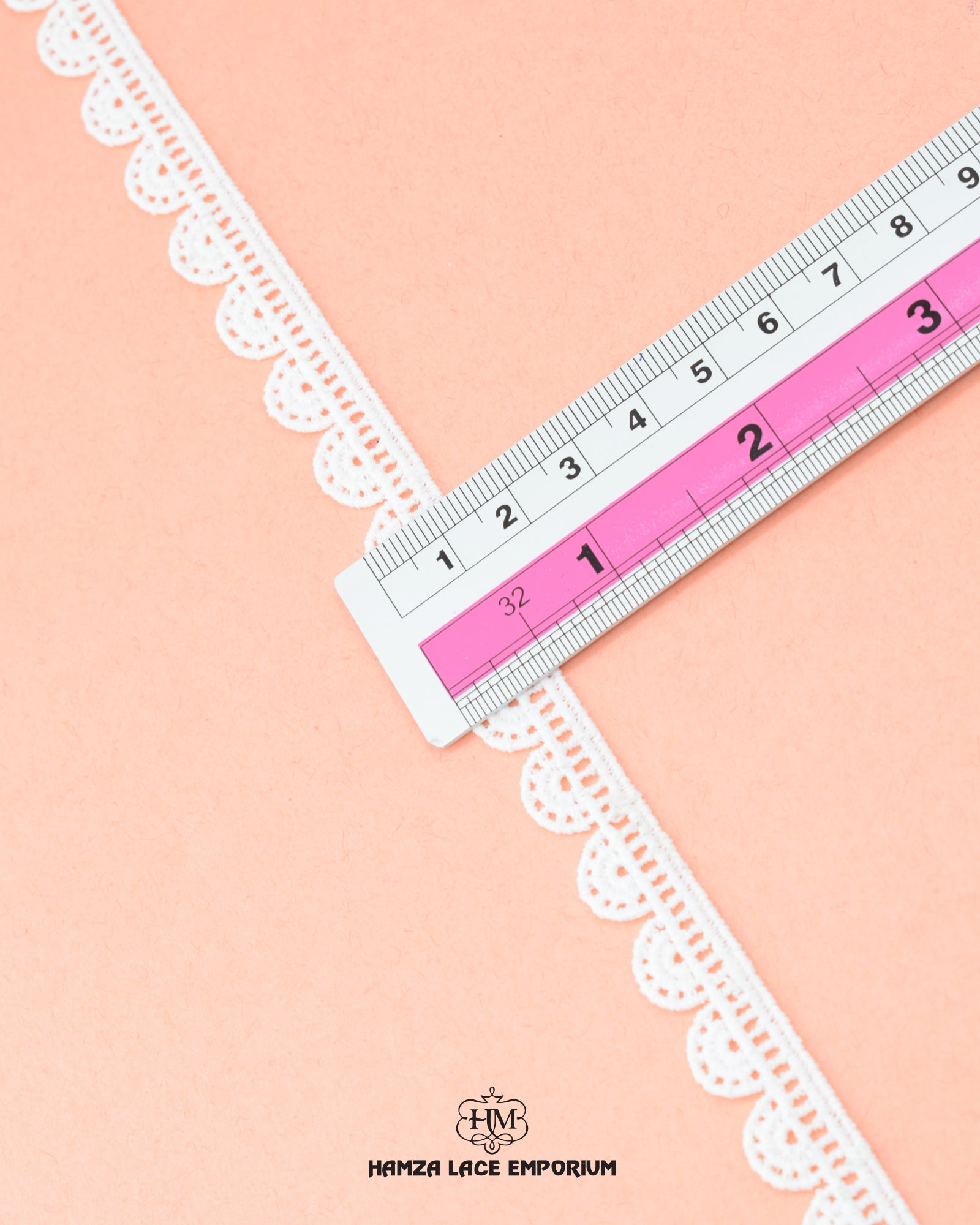 Size of the 'Edging Loop lace 2763' is shown as '0.5' inches with the help of a ruler