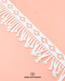 A close look of the white color 'Edging Jhalar Lace 2764' 