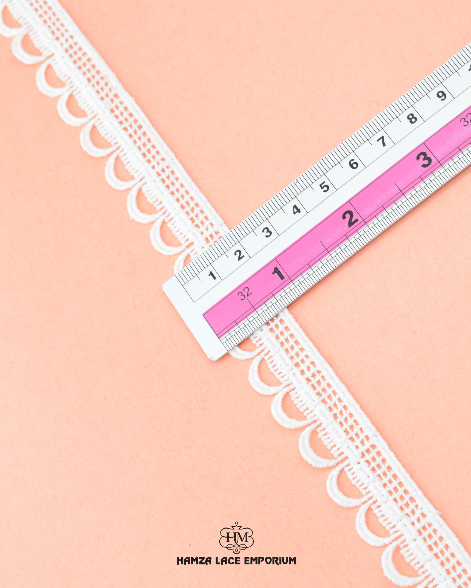 Size of the 'Edging Lace 2819' is shown as '1' inch with the help of a ruler
