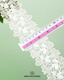 Using a scale, the size of 'Center Flower Lace 2893' is shown