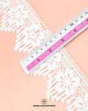Size of the 'Edging Flower Lace 2916' is given as 2.75 inches with the help of a ruler