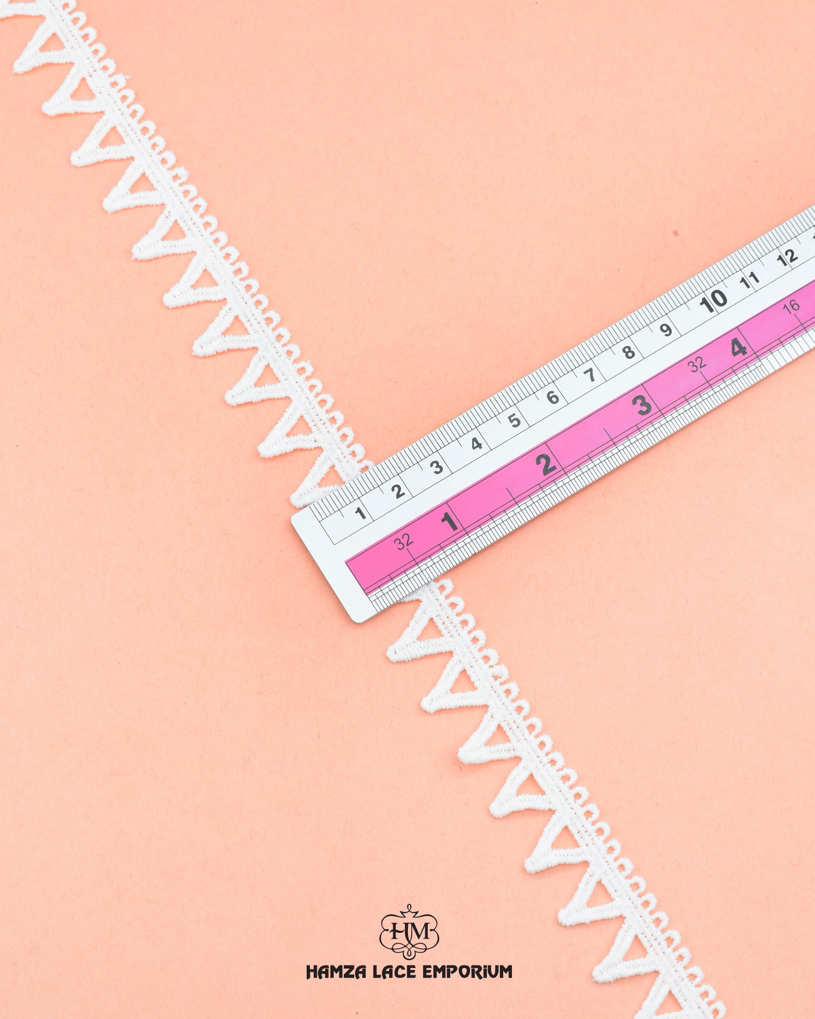 Size of the 'Edging Lace 2999' is shown as '0.75' inches with the help of a ruler