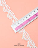 The size of the 'Edging Lace 3985' is given with the help of a ruler.