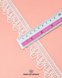 The ruler is placed on the white color 'Edging Scallop Lace 3993' showing its size as 1.5 inches